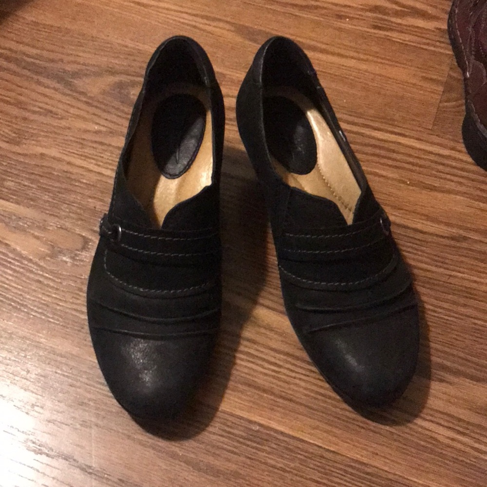 Earth Heels - image 1